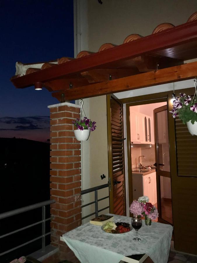 Vila Arlind Hotel Vlorë Esterno foto