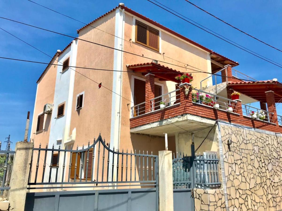 Vila Arlind Hotel Vlorë Esterno foto