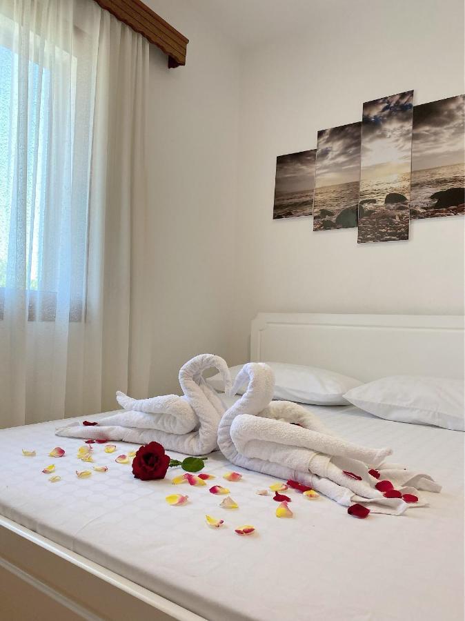 Vila Arlind Hotel Vlorë Esterno foto