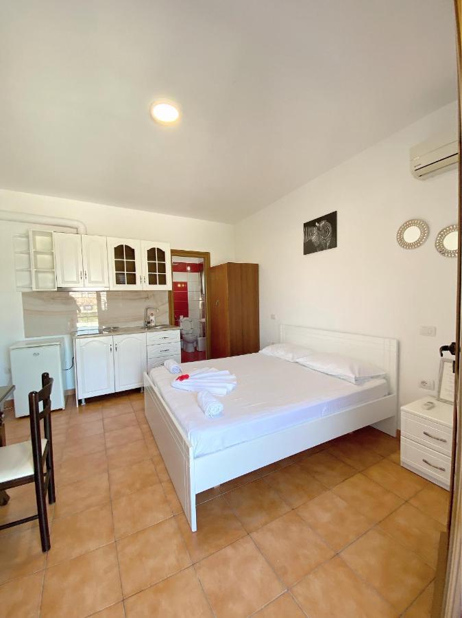 Vila Arlind Hotel Vlorë Esterno foto