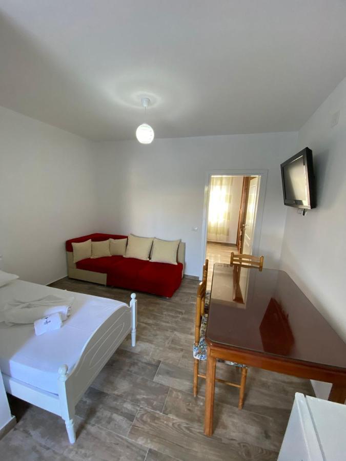 Vila Arlind Hotel Vlorë Esterno foto