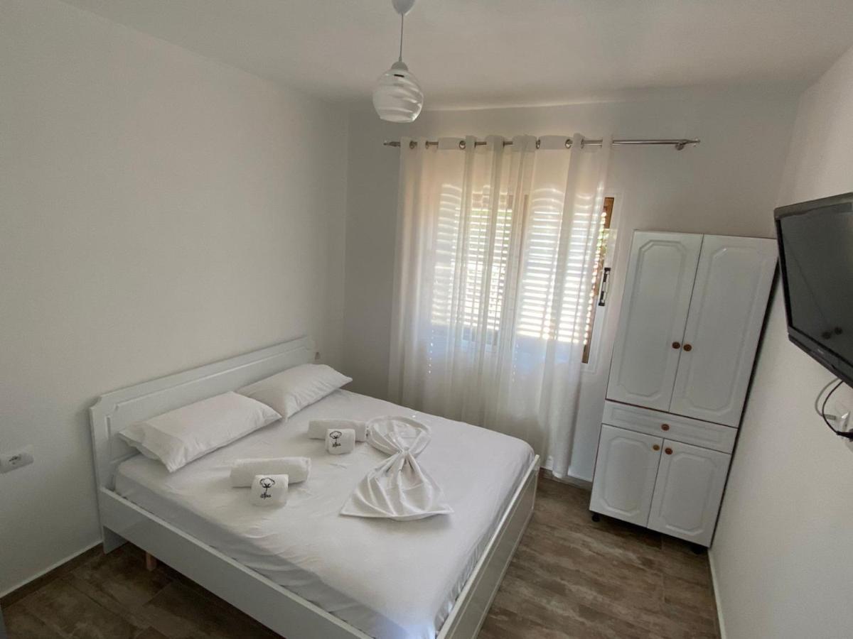 Vila Arlind Hotel Vlorë Esterno foto