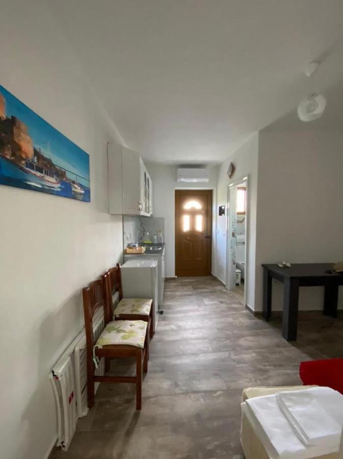 Vila Arlind Hotel Vlorë Esterno foto